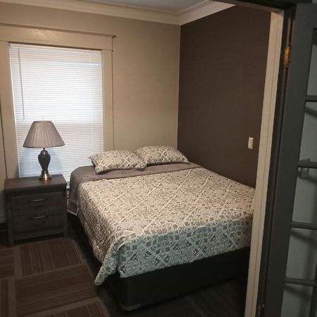 E. Michigan Walk Up Furnished 2 Bedroom Apt Lansing Exterior foto