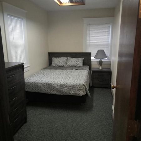 E. Michigan Walk Up Furnished 2 Bedroom Apt Lansing Exterior foto